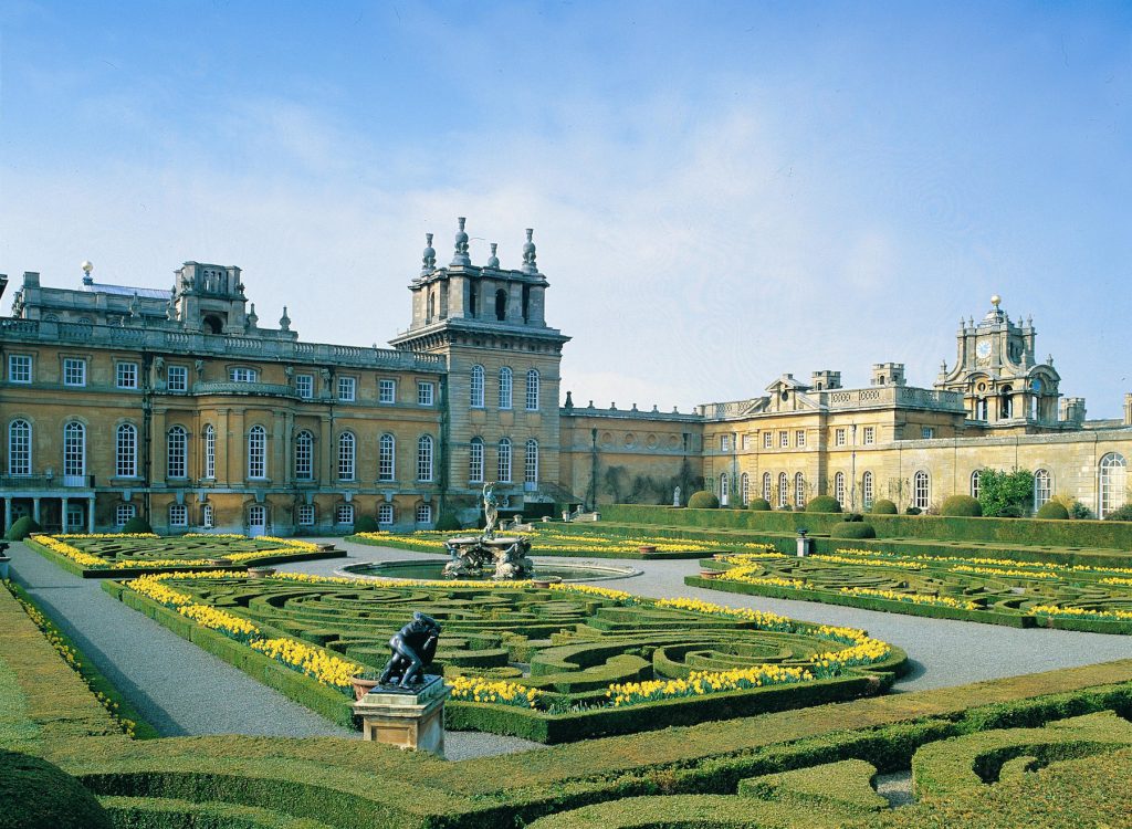 Blenheim Palace / gardens image