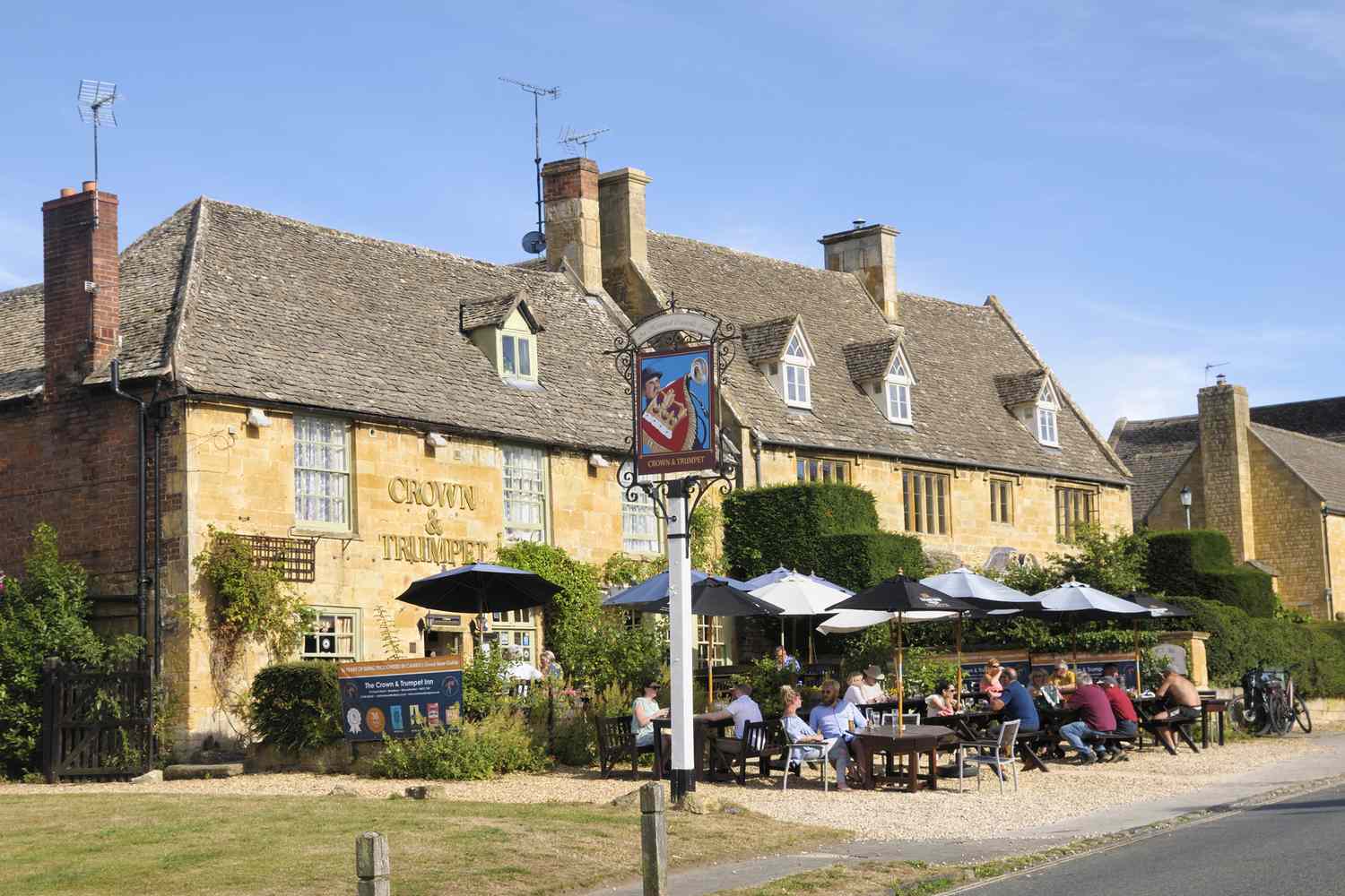 Cotswolds pub trail image